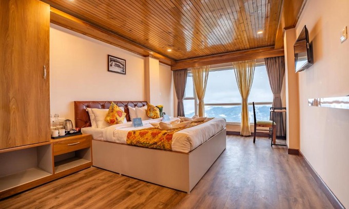 Darjeeling Hotel | Muscatel Stardust - Chowrasta Mall Road