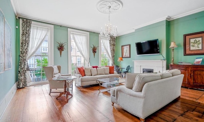 Arts/Warehouse District House | Museum Muse