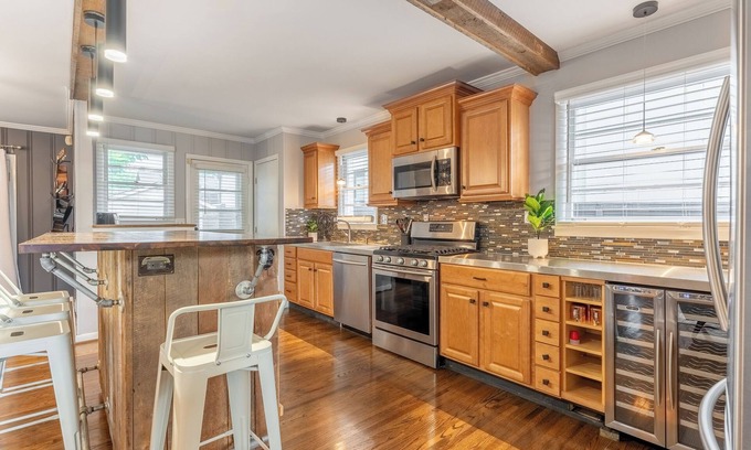 Edgehill House | Music Row Bungalow - Walkable to Music Row