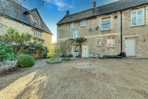 Oundle House | Music School Cottage 1