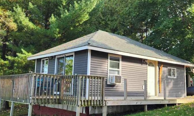 Fremont House | Muskie Cabin - Waterfront resort on Fremont Wolf River