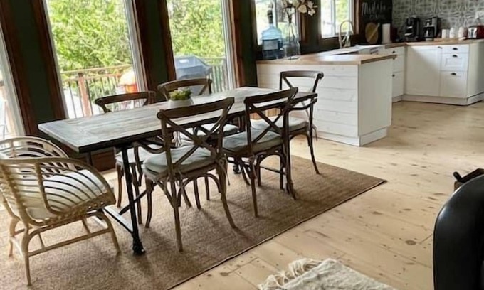 Utterson Cottage | Muskoka Cabana - Sandy beach cottage in Muskoka