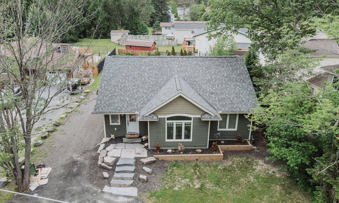 Huntsville Cottage | Muskoka cottage with pool