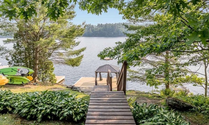 Gravenhurst House | Muskoka Lakeshore Cottage Bliss