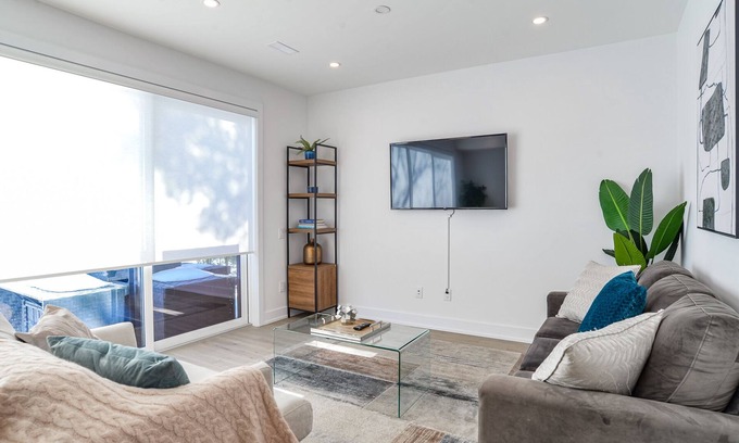 Gravenhurst Cottage | Muskoka Luxury 3 Bedroom Villa