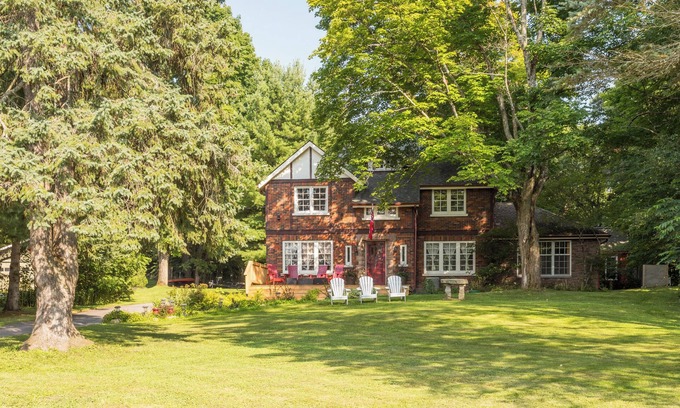 Windermere House | Muskoka Manor, Windermere, Lake Rosseau, with Sauna and Fireplace