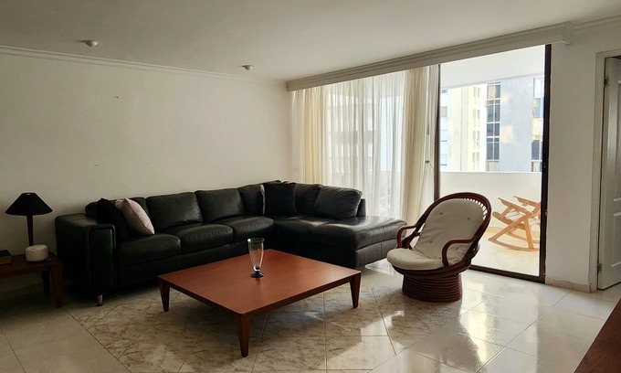 Bocachica House | Muy Amplio y Comodo Apartamento, Laguito. Frente al mar