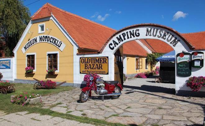 Lesna House | Muzeum Lesná:Penzion a camping