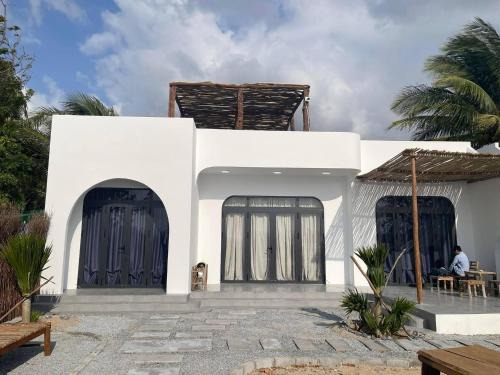 Ninh Hai House | My Hoa Oceanfront Home