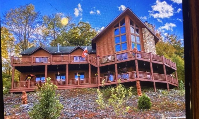 Swan Lake Cabin | My house is unique, welcome EVERYONE to enjoy beautiful VALLEY in Swane Lake.