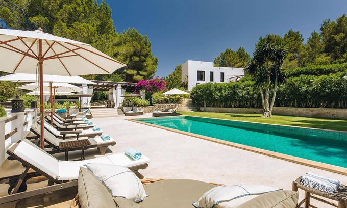 Sant Rafael de Sa Creu Villa | My Rental Homes - Villa Gold with pool and outdoor covered living-dining area