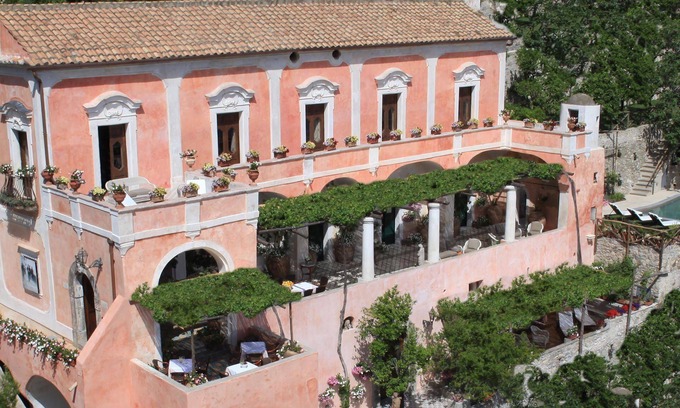Positano Villa | My Rental Homes - Villa degli Affreschi immersed in a 1000 sq m garden with pool