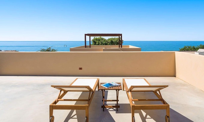 Marina di Modica Villa | My Rental Homes - Villa Paprika with pool, garden, sea view