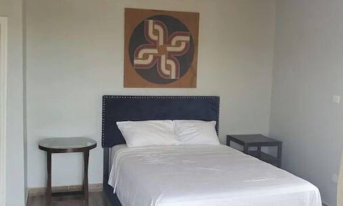 Freetown Apartment | Myneya Views - 3 bed 2 bathroom serviced apartment