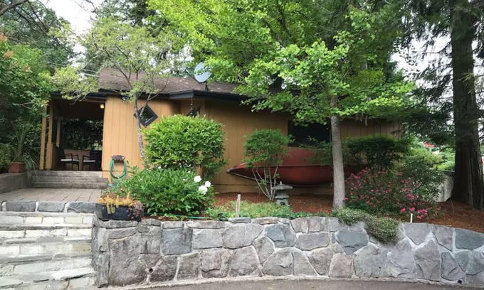 West Salem Apartment | Myrtle Cottage Guesthouse West Salem