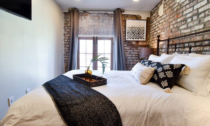 French Quarter Condo | MySouthernComfort "The Gabrielle" Large 3 bedroom FQ