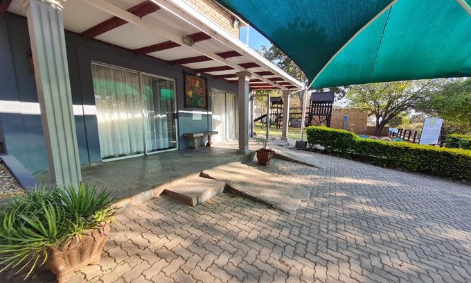 Kgetlengrivier House | N4 Guest Lodge