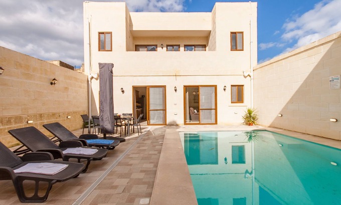 Nadur House | Nadurin, Gozitan villa 7 Bedr. & 2 Pools, Nadur Gozo, Malta