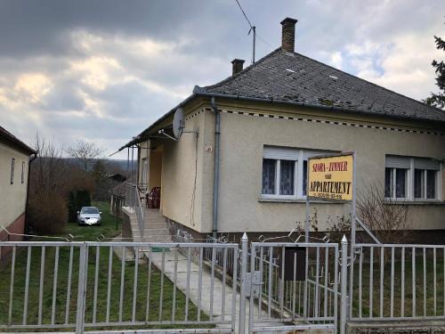 Kehidakustany House | Napsugár Vendégház