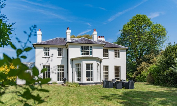 St Mary's Bay House | Nares House - a holiday let that sleeps 14 guests in 6 bedrooms