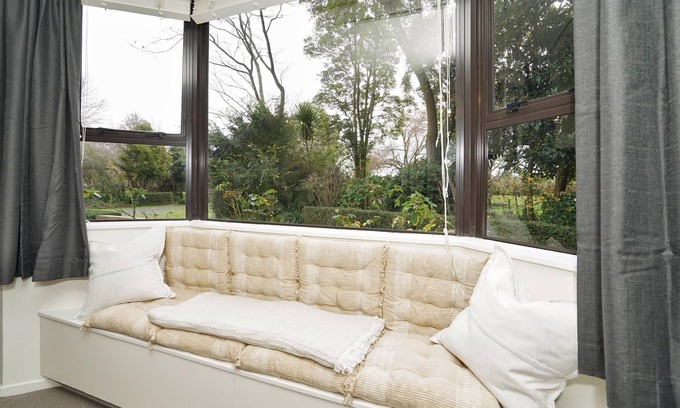 Rukuhia House | Narrows Hideaway - Rural retreat near Hamilton Airport
