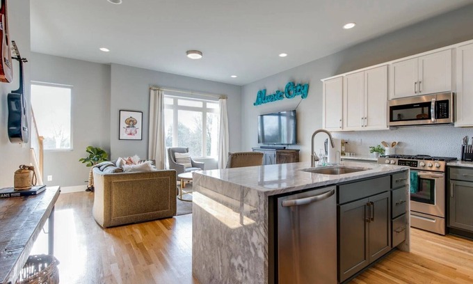 Haynes Area House | Nashville Nirvana-Rooftop Deck-City Skyline views