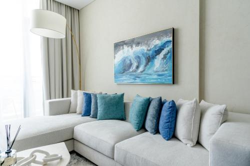 Mina Al Arab Apartment | Nasma Luxury Stays - Calming Blues Stylish 1BR in Hayat Island
