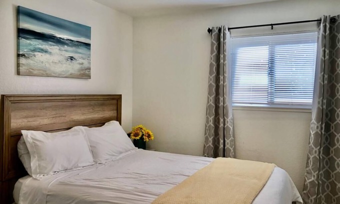 San Leandro House | Natural Light 1 Bedroom In-Law Unit w/Washer/Dryer