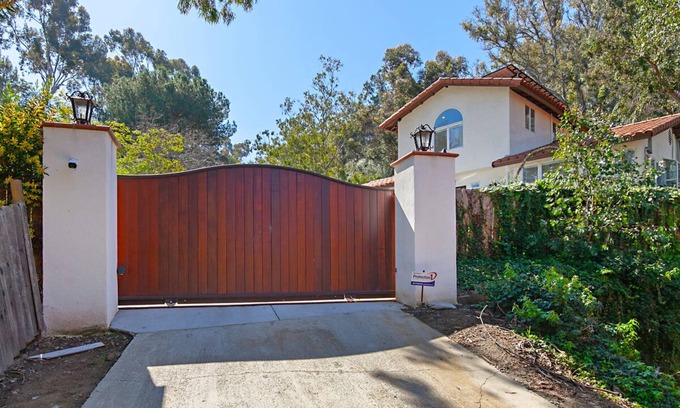 Mission Hills House | Nature Calls - Centrally located Canyon Cottage