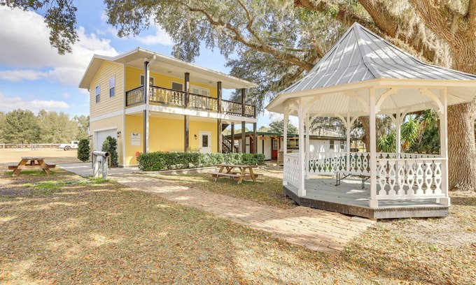 Williston Apartment | Nature Coast Hideaway w/Deck on 5 Acres