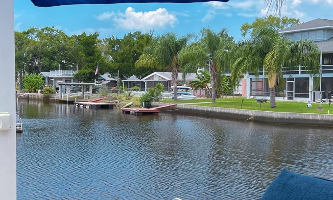 Weeki Wachee Gardens House | Nature Coast Retreats LLC