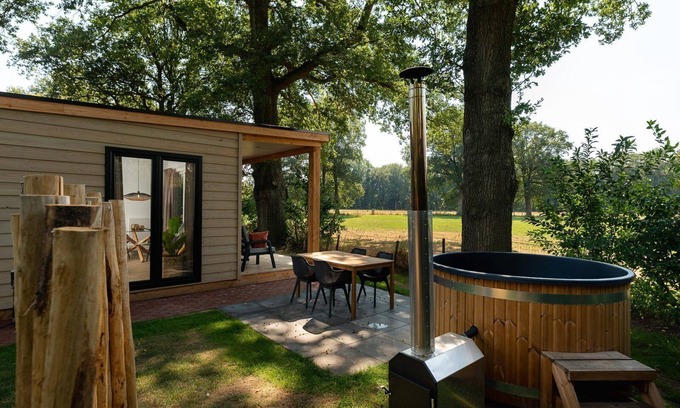 Zuna Cabin | Nature cottage with sauna, hot tub and stunning views!