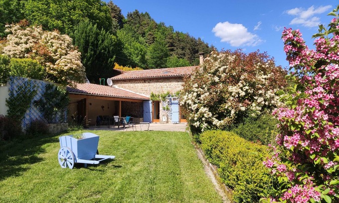 Saint-Prix House | Nature house in the Monts d'Ardèche with sauna, cabin and river