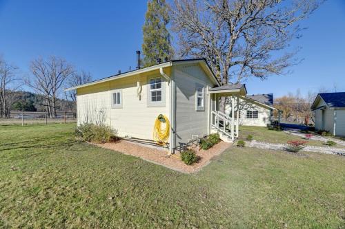 Murphy House | Nature Lovers Getaway in Rural Grants Pass