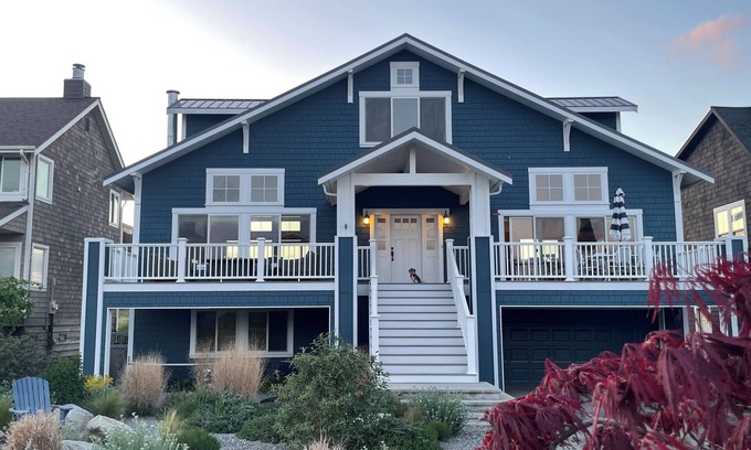 Freeland House | Nature’s Nook-Nestled Near Beach and Deer Lagoon 3-bedroom house, Freeland
