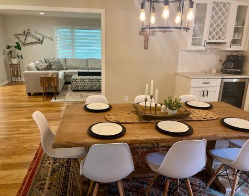 Etowah House | NC Mountain Fall Hiking Biking Waterfall Retreat Minutes to Brevard & Hendersonville