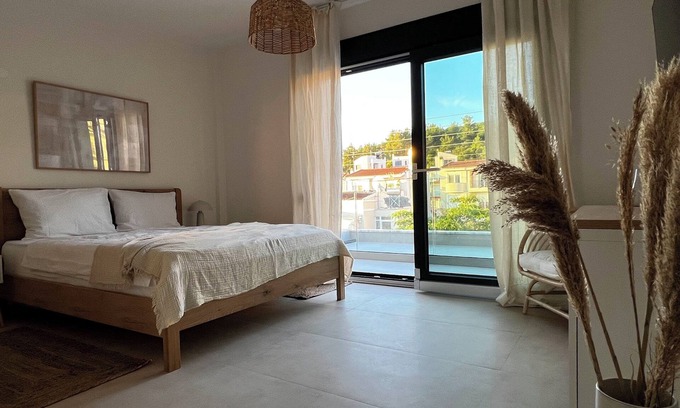 Nea Iraklitsa House | NEA Home, Moderne Ferienunterkunft nur 200m vom Strand Entfernt in Griechenland