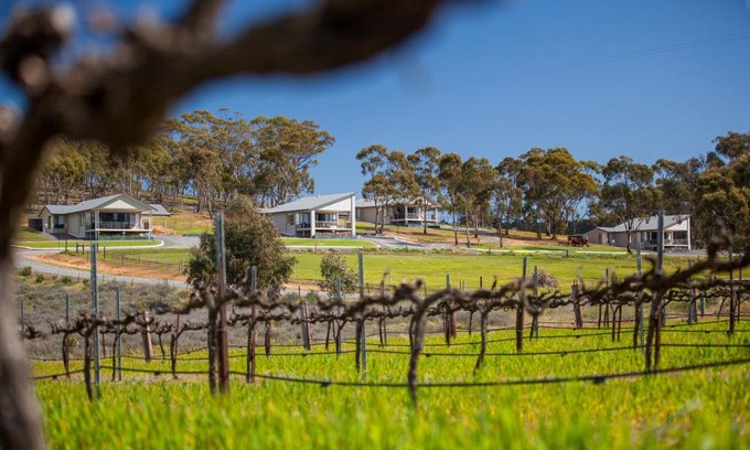 Emu Flat Cabin | Neagles Retreat Villas