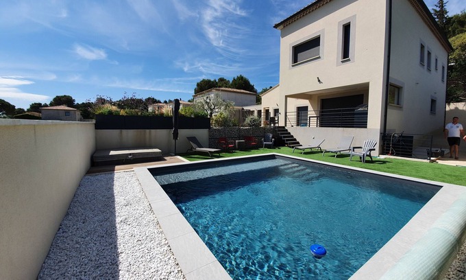 Jonquerettes Villa | Near Avignon Villa with heated pool and spa Ideal for families.