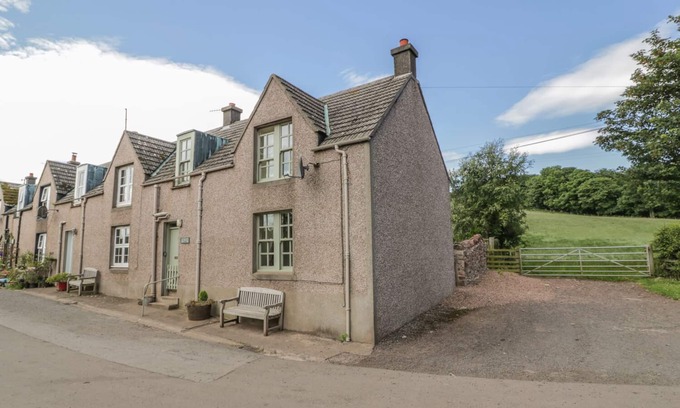St Abbs Cottage | NEAR BANK COTTAGE, pet friendly, character holiday cottage in St Abbs