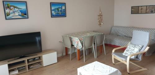 Golem Apartment | Near beach apartment.