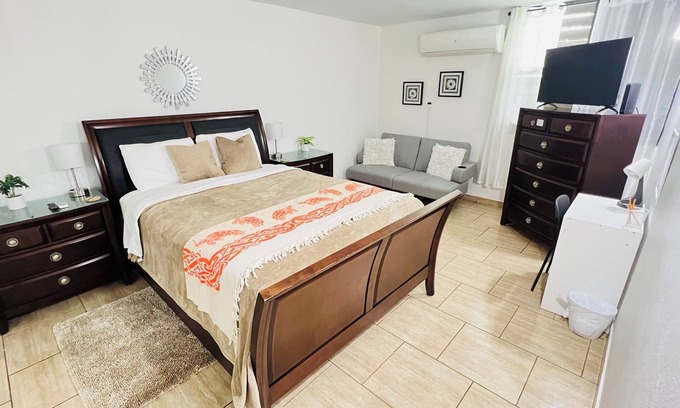 Barceloneta Apartment | Near beaches, cozy apartment 5 min from Premium Outlets and restaurants.