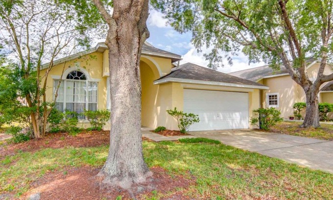 Creekside House | Near Disney – High Ceilings – Pool & Spa – 2 Living Rooms - Creekside