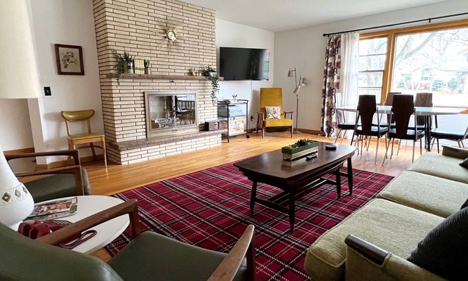 Monona House | Near DT Madison - Half Block from Lake Monona & 1 Block from Lake Loop Bike Path