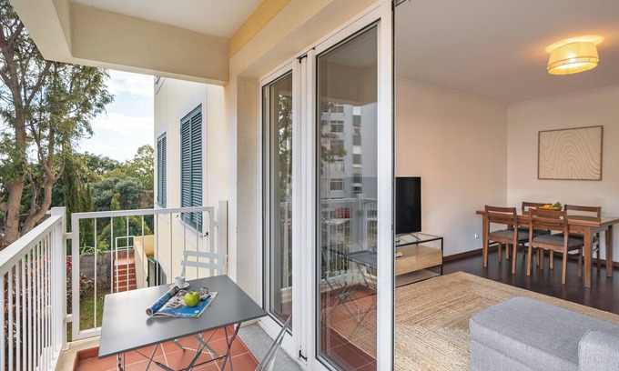 Santa Maria Maior Apartment | Near Funchal's Old Town - Santiago House