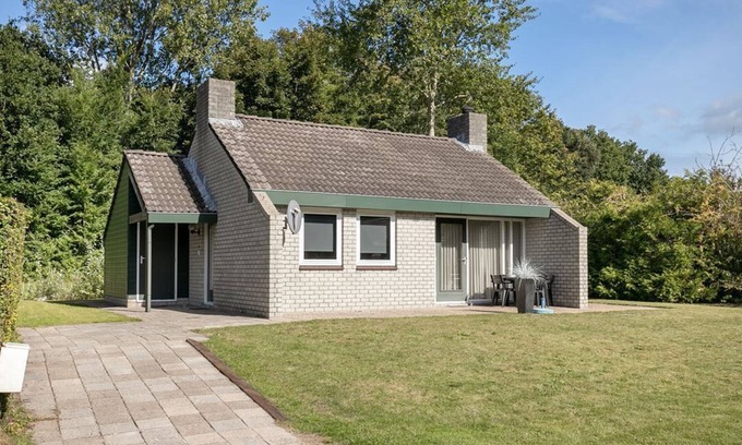 Lauwersoog House | Near harbor and boat to Schier - nice bright vacation home