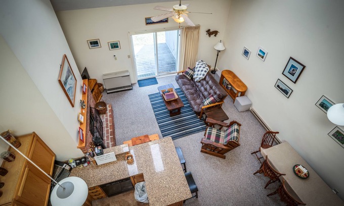 Plymouth House | Near PSU, Barn at the Pemi, Ice Castles & Skiing