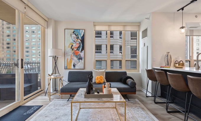 Rush and Division Apartment | Near Riverwalk: 2BR, Private Balcony, Downtown