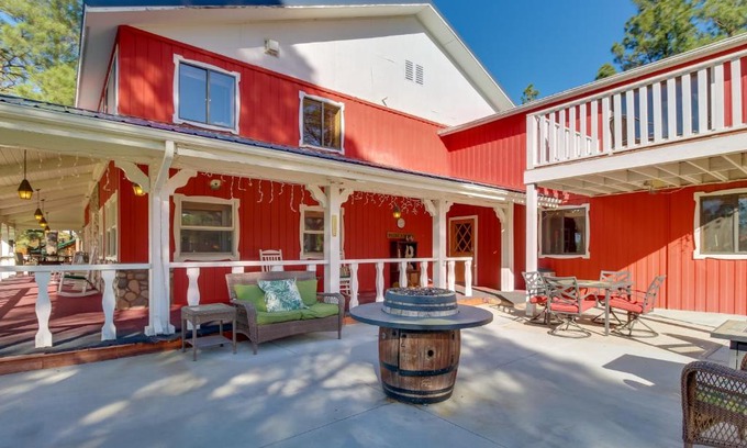 Heber House | Near Sitgreaves Natl Park High Country Farmhouse