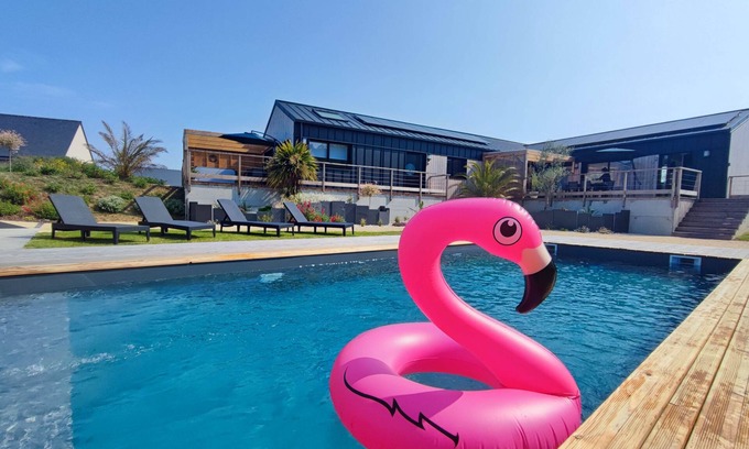 Plouezec House | Near the sea - Gîte Kerzoé sleeps 4 - private pool and spa